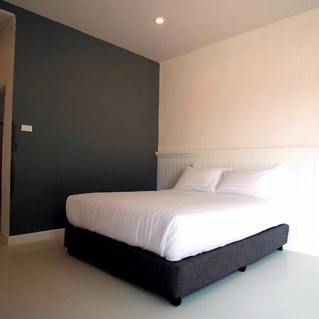 Hotel Bhive à Nakhon Phanom Extérieur photo