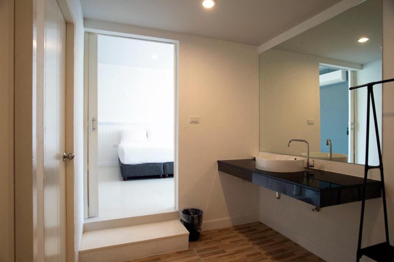Hotel Bhive à Nakhon Phanom Extérieur photo