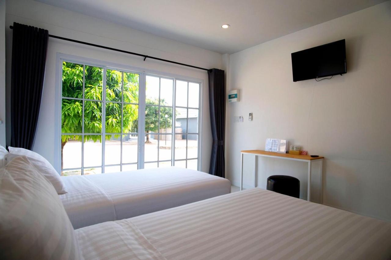 Hotel Bhive à Nakhon Phanom Extérieur photo