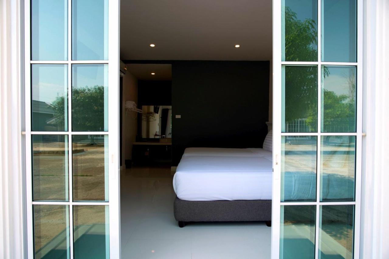 Hotel Bhive à Nakhon Phanom Extérieur photo