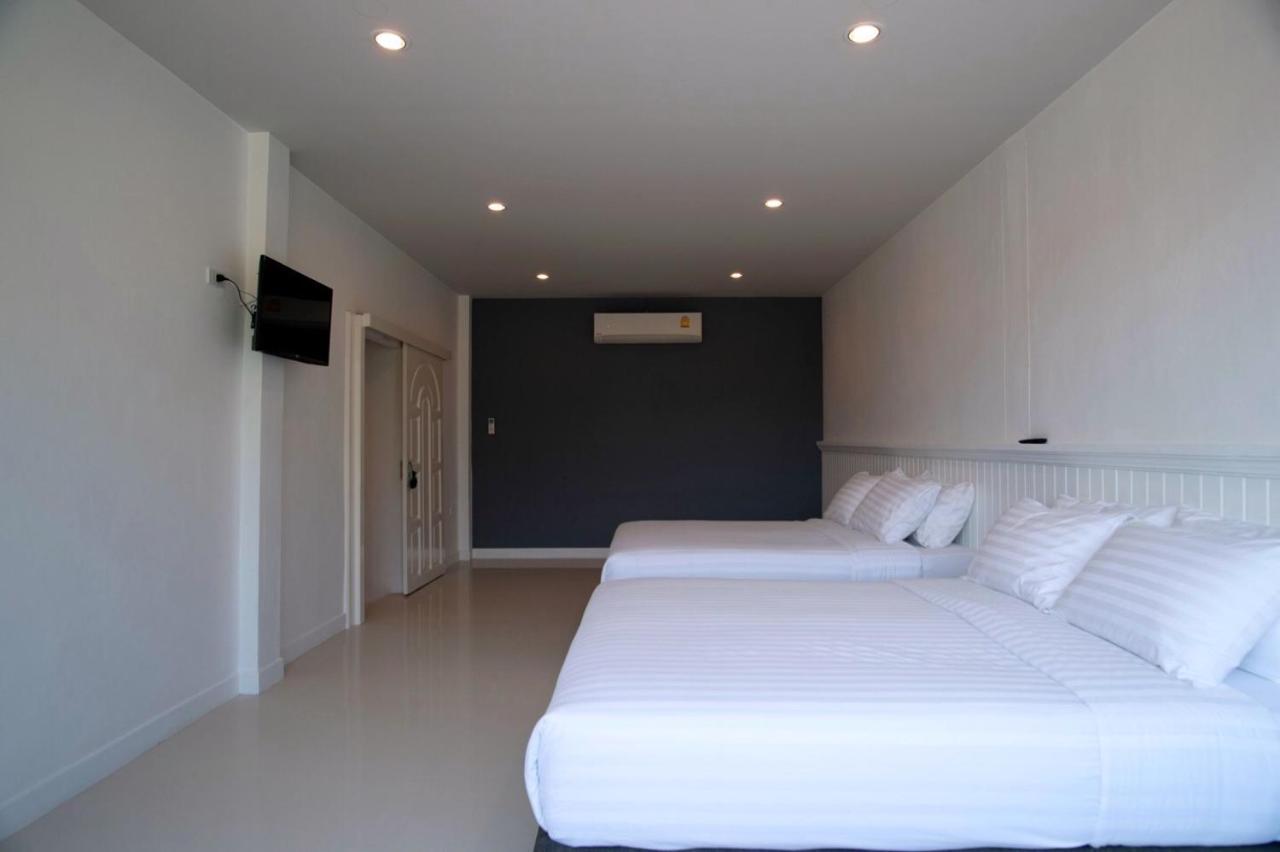 Hotel Bhive à Nakhon Phanom Extérieur photo