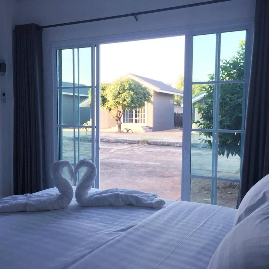 Hotel Bhive à Nakhon Phanom Extérieur photo
